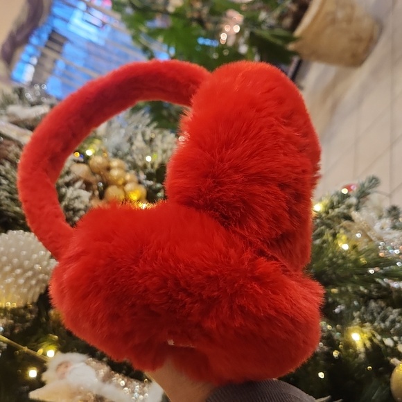 COPY - NEW UGG EAR MUFFINS - Picture 2 of 3